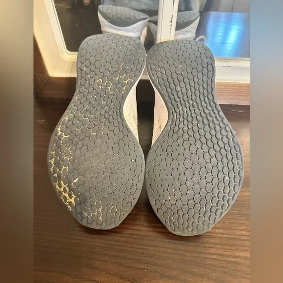 Women’s New Balance - Picture 5 of 10